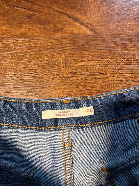Levi's 94’ Baggy Cargo Jeans - Picture 11 of 11